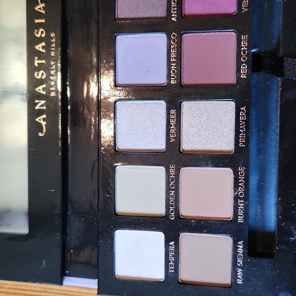 Like New ABH Modern Renissance Palette!! - Picture 2 of 3